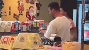 整活😂！网友配音：梅西看苏亚雷斯比赛