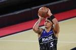 攻守兼备！班凯罗半场7中5拿到13分7板3助2帽 正负值+11